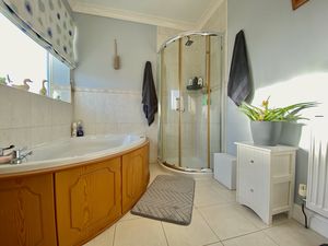 Family Bathroom- click for photo gallery